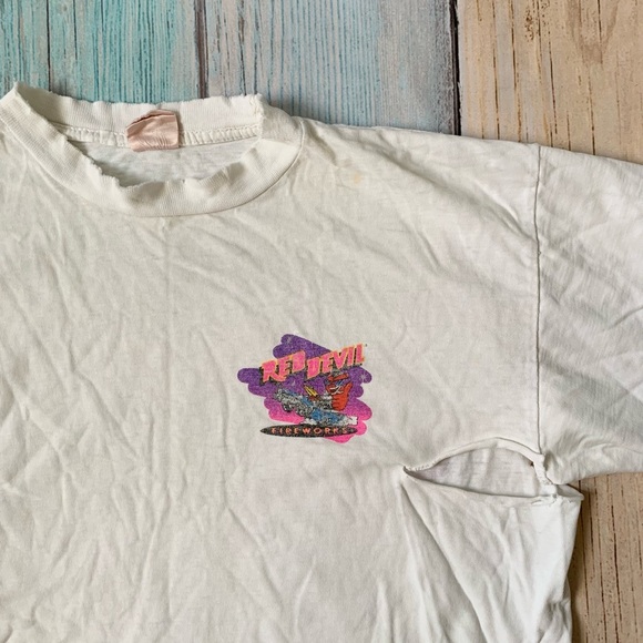 Vintage red devil fireworks shirt sleeve tee size small - Picture 5 of 15